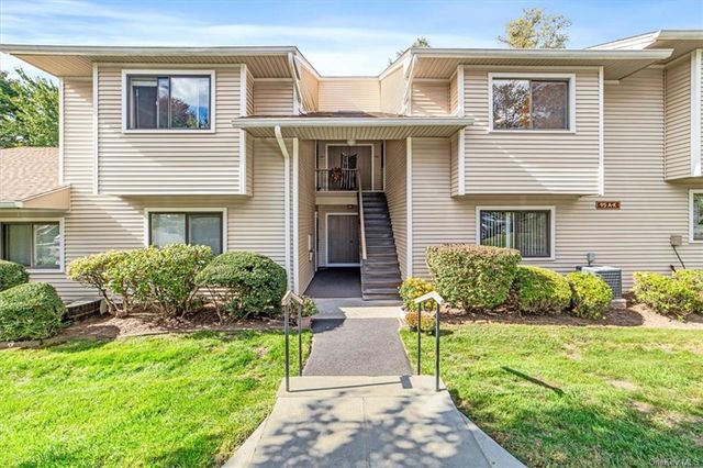 $350,000 | 95 Molly Pitcher Lane, Unit F | Jefferson Valley-Yorktown