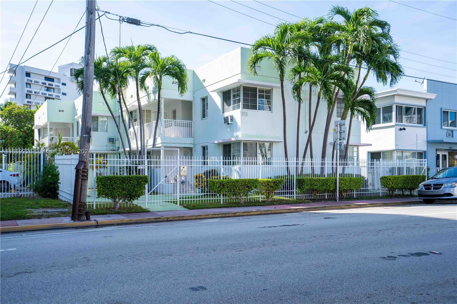 a view of multiple houses with a yard