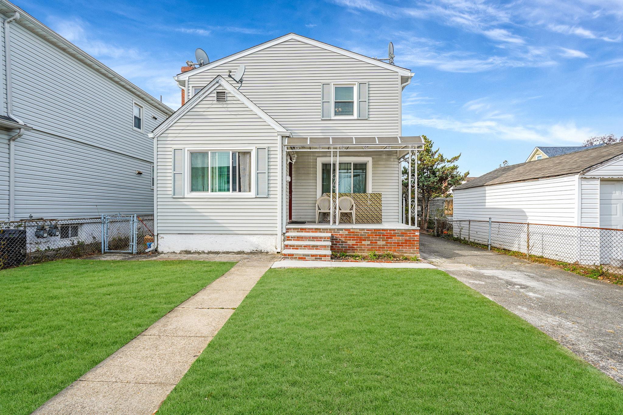 View of front of house with a front lawn