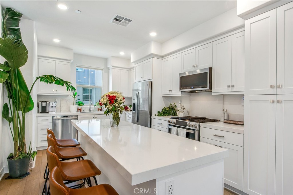 Beautiful highly upgraded kitchen