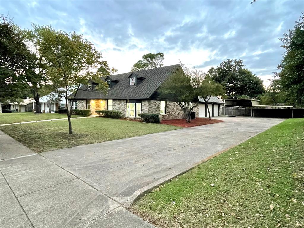 a view of a house with a big yard