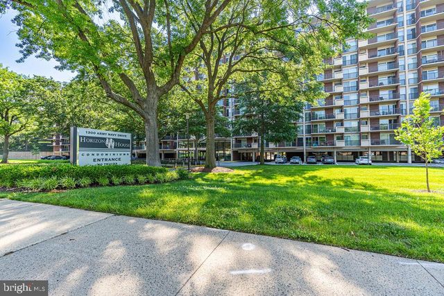 $520,000 | 1300 Army Navy Drive, Unit 317 | Arlington Ridge