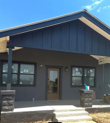 $1,995 | 405 East College Street | Llano