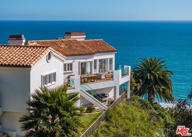 $4,950,000 | 21470 Rambla Vista | Eastern Malibu