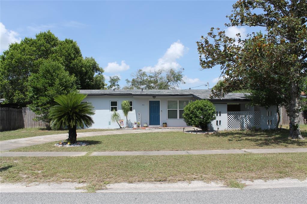 a view of a house with a yard