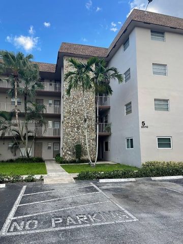 $179,000 | 2510 Southwest 81st Avenue, Unit 405 | Arrowhead Condominium