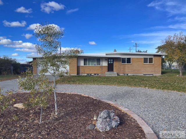 $365,000 | 662 West 200 Road North | Moreland