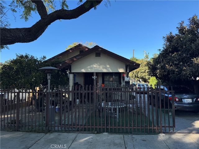 $749,000 | 1009-1011 West Myrtle Street | Santa Ana Central Historic District