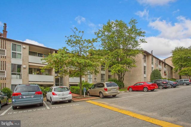 $1,750 | 5614 Bloomfield Drive, Unit 104 | Valley Park Condominiums