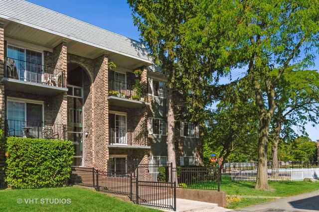 $215,000 | 1521 North Windsor Drive, Unit 216 | Arlington Heights