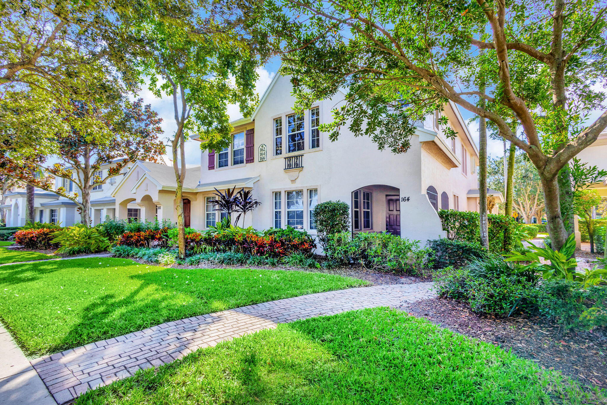 Spacious Front Yard