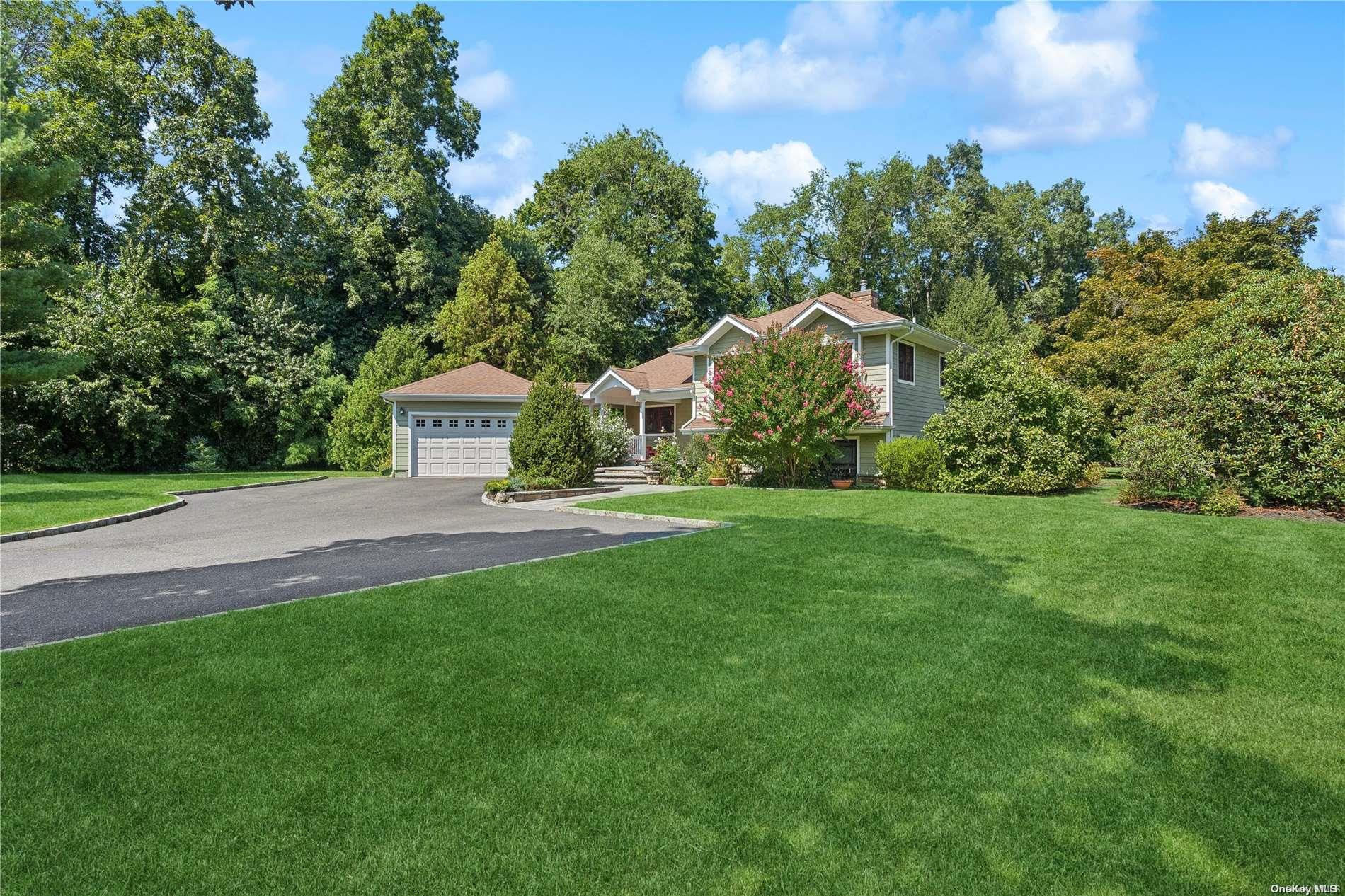 a view of a house with backyard and garden