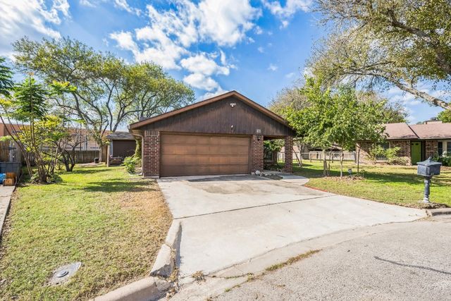 $315,000 | 811 Ross Circle | Lockhart