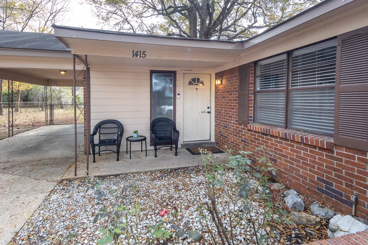 Property entrance featuring a carport