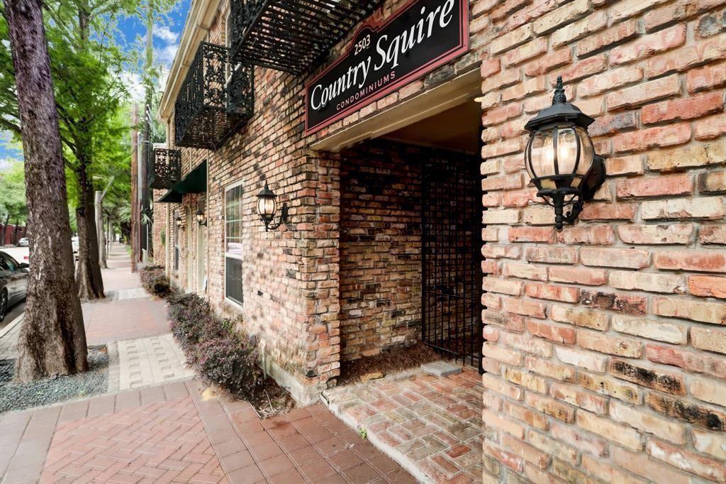 a view of entryway front of house