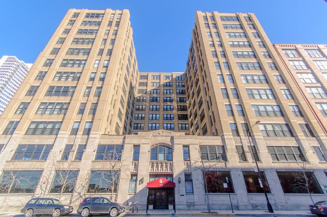 $434,900 | 728 West Jackson Boulevard, Unit 703 | Haberdasher Square