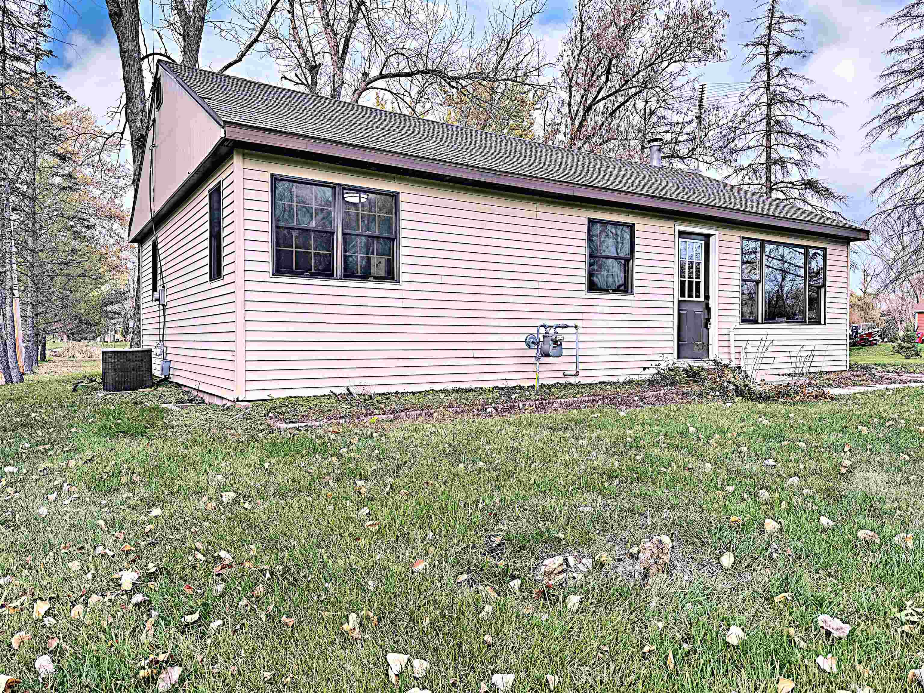 521 Hawthorne Dr, Omro, WI 54963