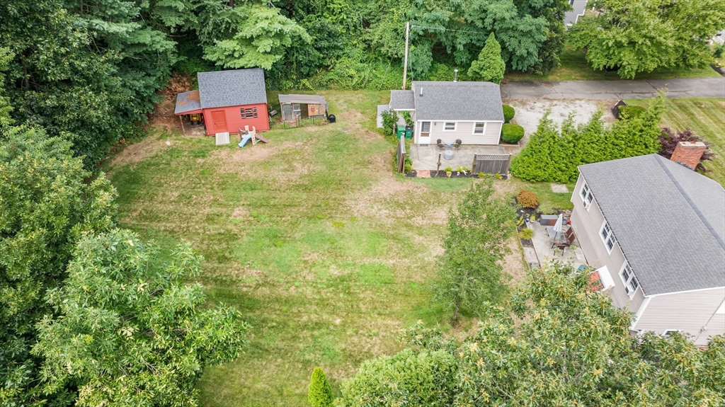 an aerial view of a house with outdoor space and lake view