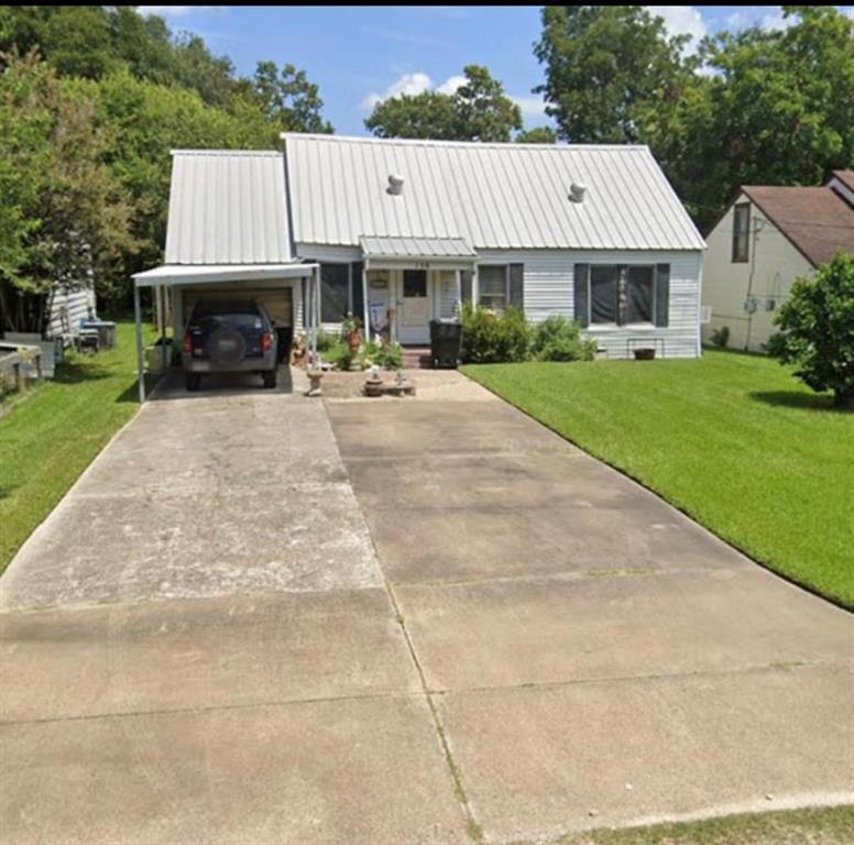 a view of house and outdoor space