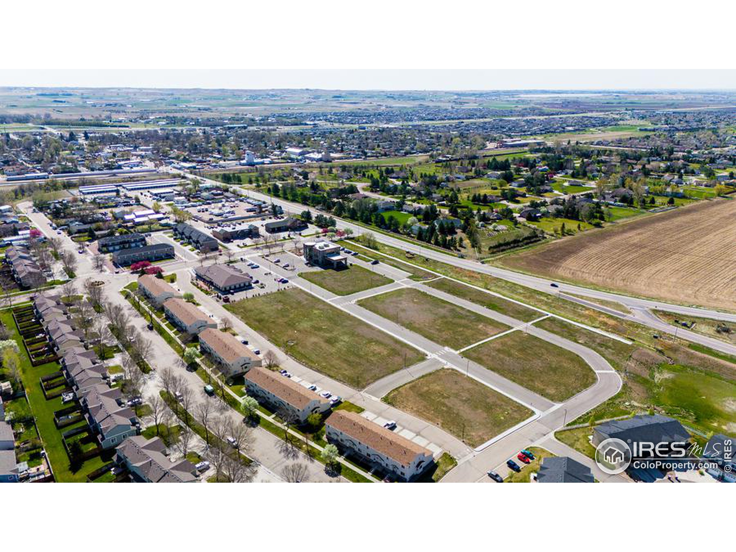 an aerial view of a tennis court