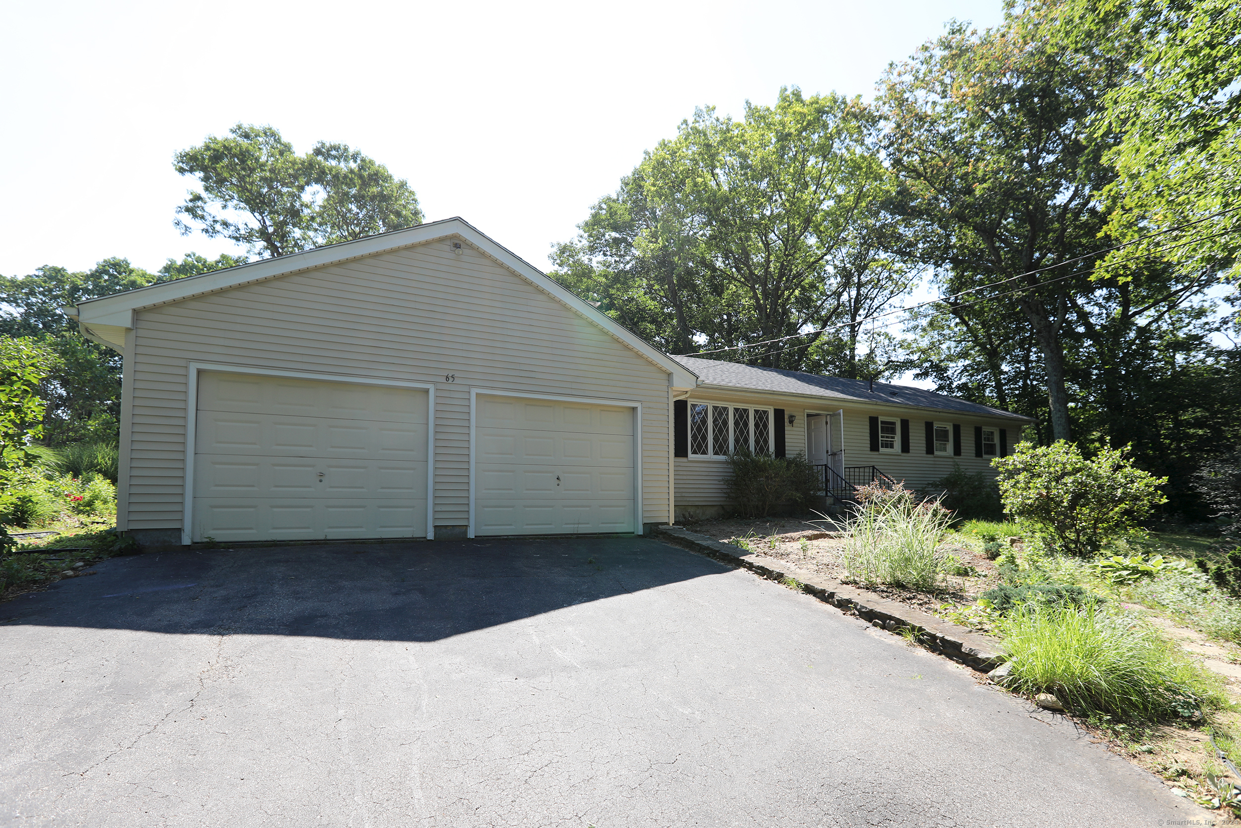 a front view of house with yard