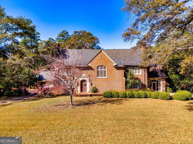 $1,450,000 | 300 Poplar Drive | Thomaston