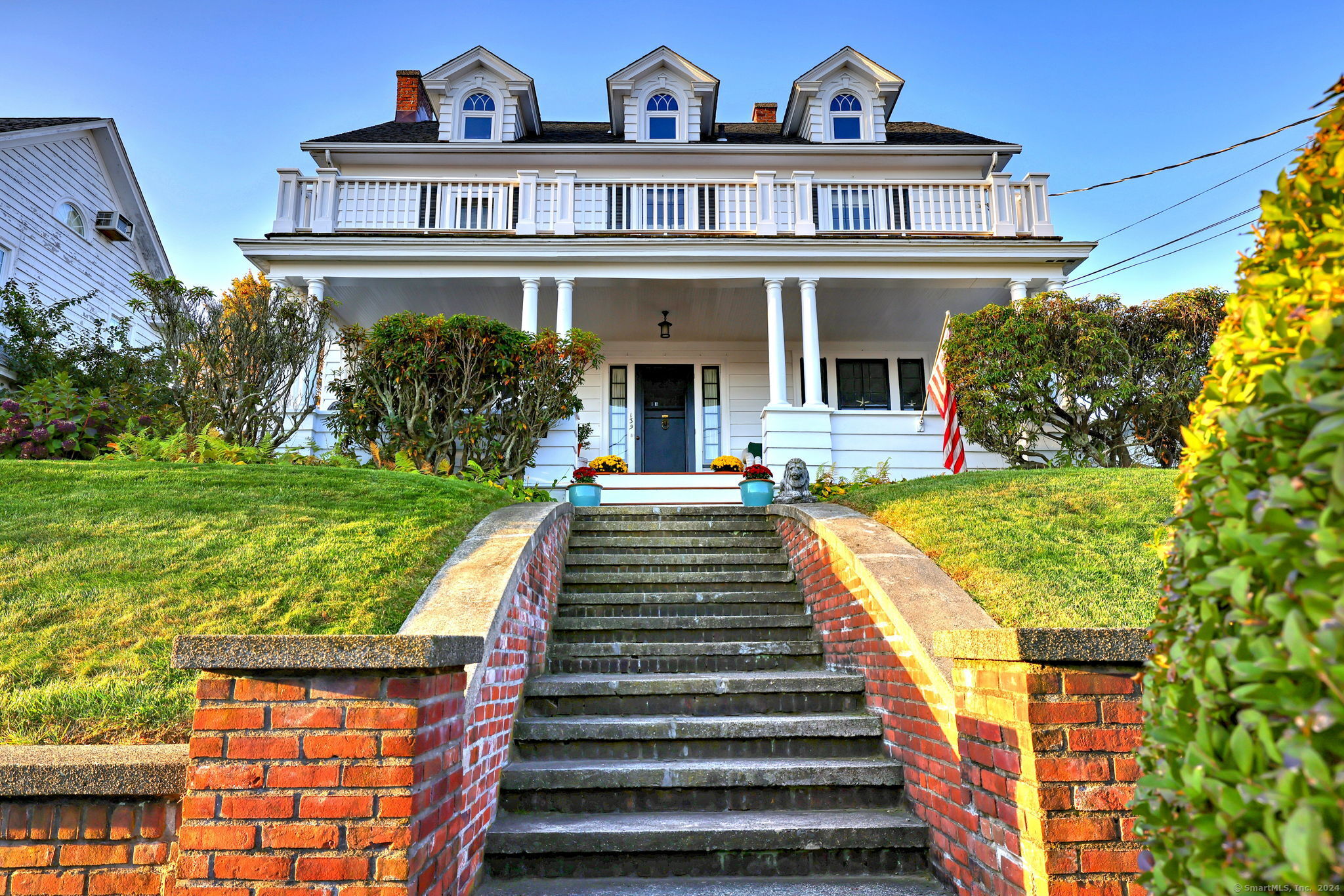 a view of a house with a yard and plants