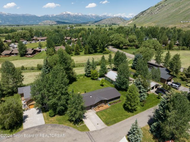 $1,849,000 | 1215 West Hereford Drive | Rafter J Ranch