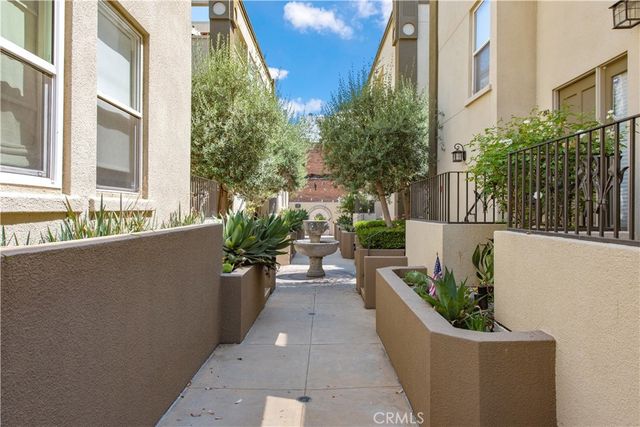 $1,199,900 | 80 North Raymond Avenue, Unit 202 | Southwest Pasadena