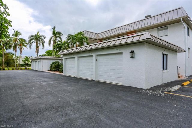 $4,700 | 990 8th Street South, Unit 1C | Olde Naples