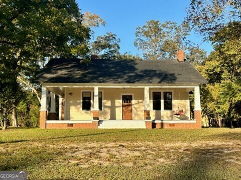 a front view of house with yard