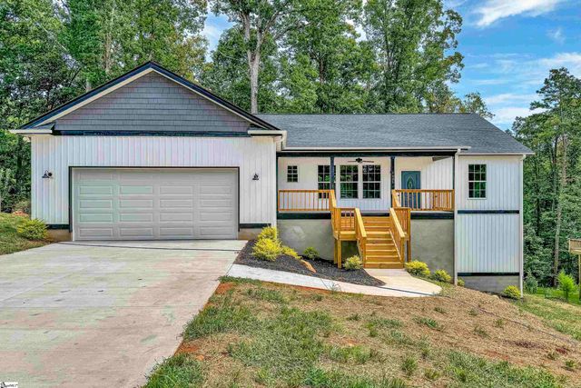 $425,000 | 1505 East Saluda Lake Road | Berea