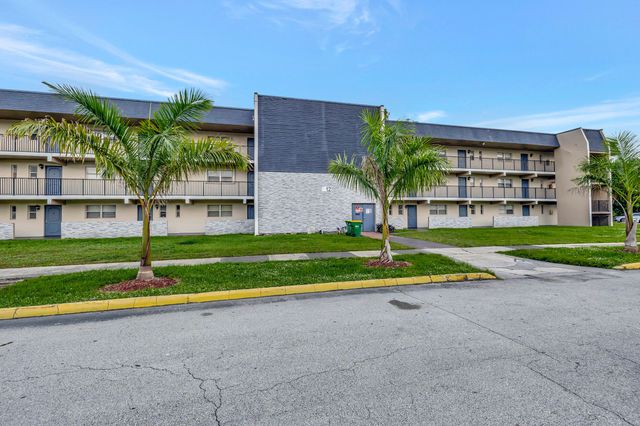 $200,000 | 7820 South Colony Circle, Unit 109 | Woodland Lakes