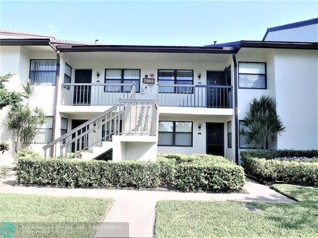 $259,000 | 7593 Tahiti Lane, Unit 204 | Lucerne Lakes