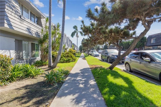 $424,900 | 5530 Ackerfield Avenue, Unit 502 | North Long Beach