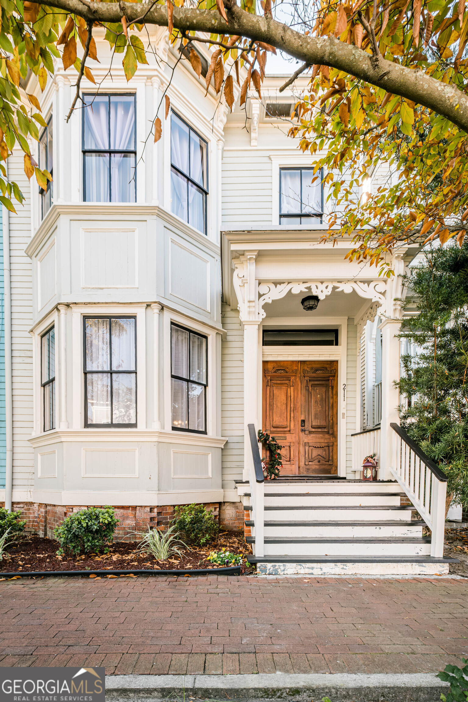 Elegant Townhome in the Victorian District