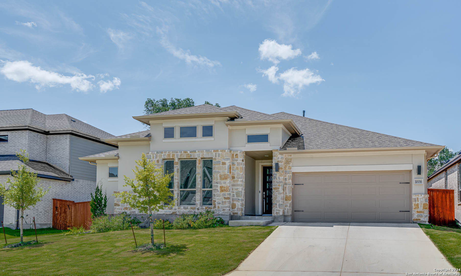 a front view of house with yard