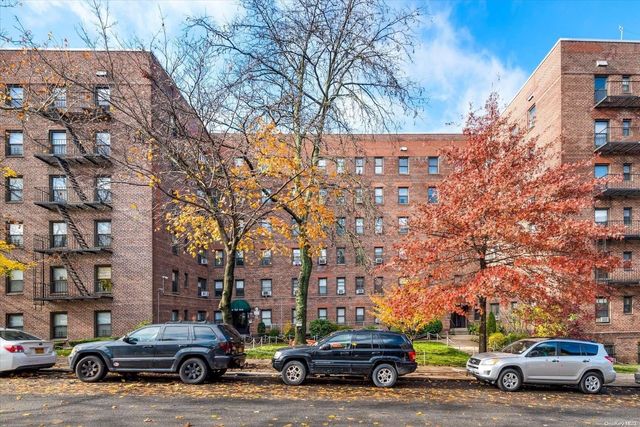 $370,000 | 52-24 65th Place, Unit 3K | Maspeth