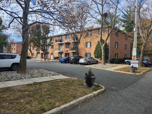 $344,900 | 50 John Street, Unit 2A | Bloomfield