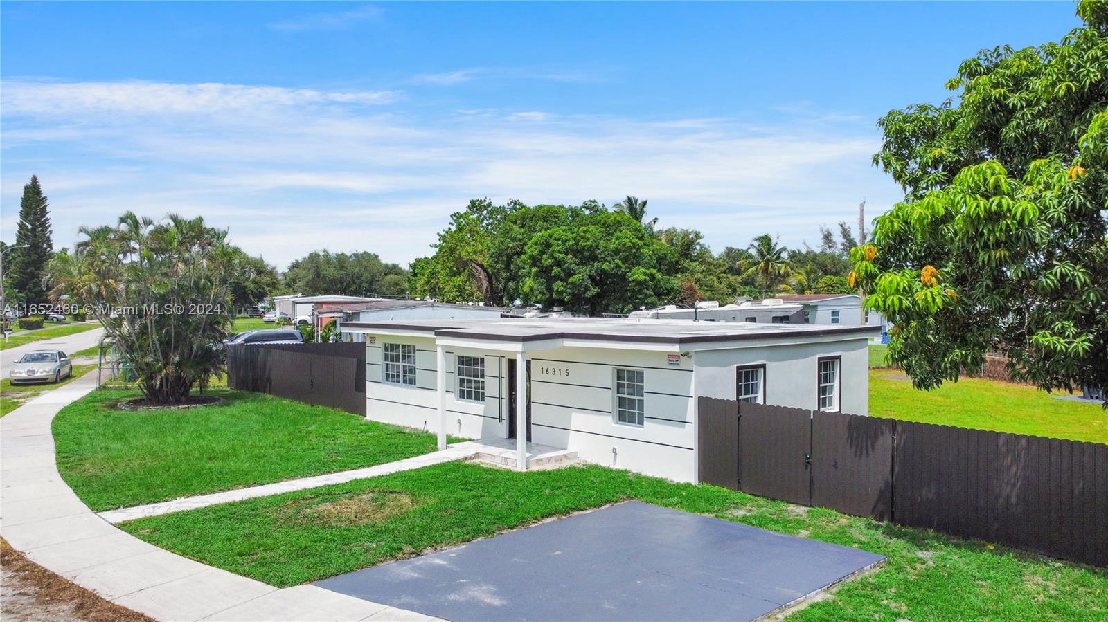 a view of a house with a backyard