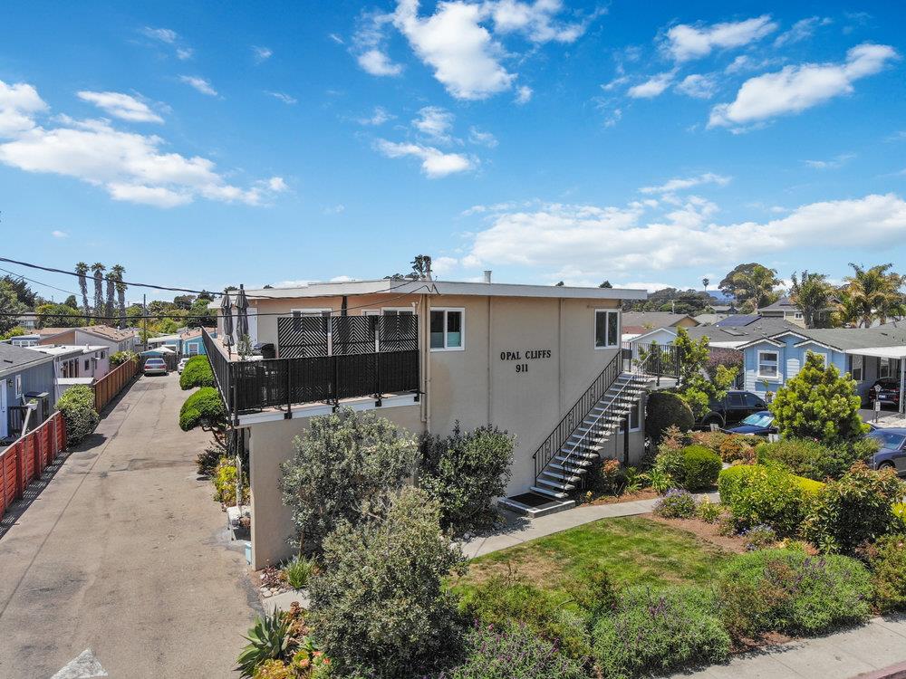 911 38th Avenue Unit 4 Santa Cruz CA 95062 Compass