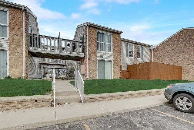 $209,900 | 1854 Huntington Boulevard, Unit D | Hoffman Estates