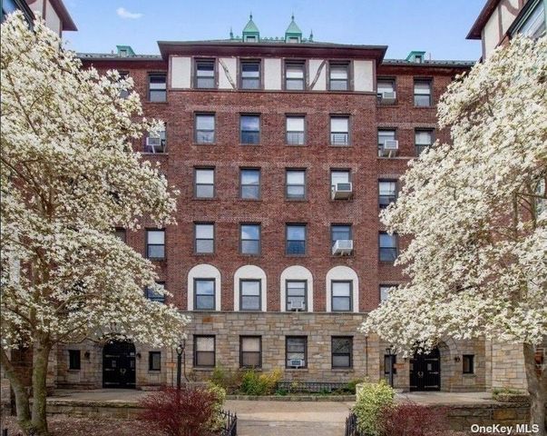 $3,000 | 77-20 Austin Street, Unit 5A | Forest Hills