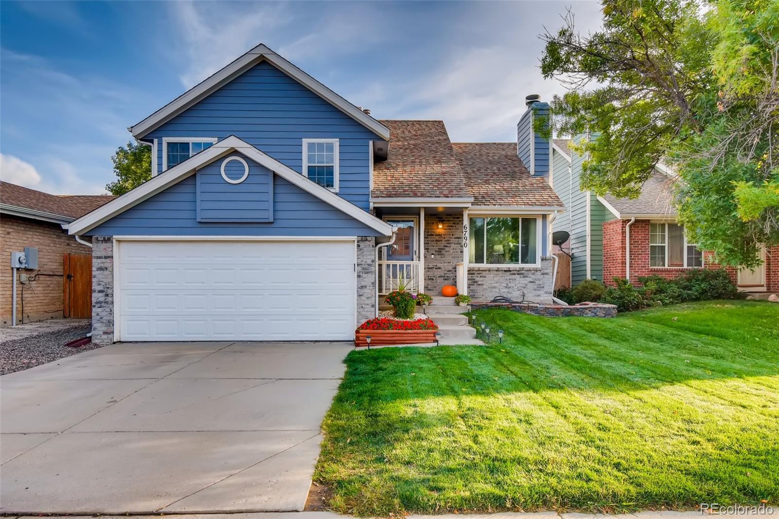 a front view of house with yard