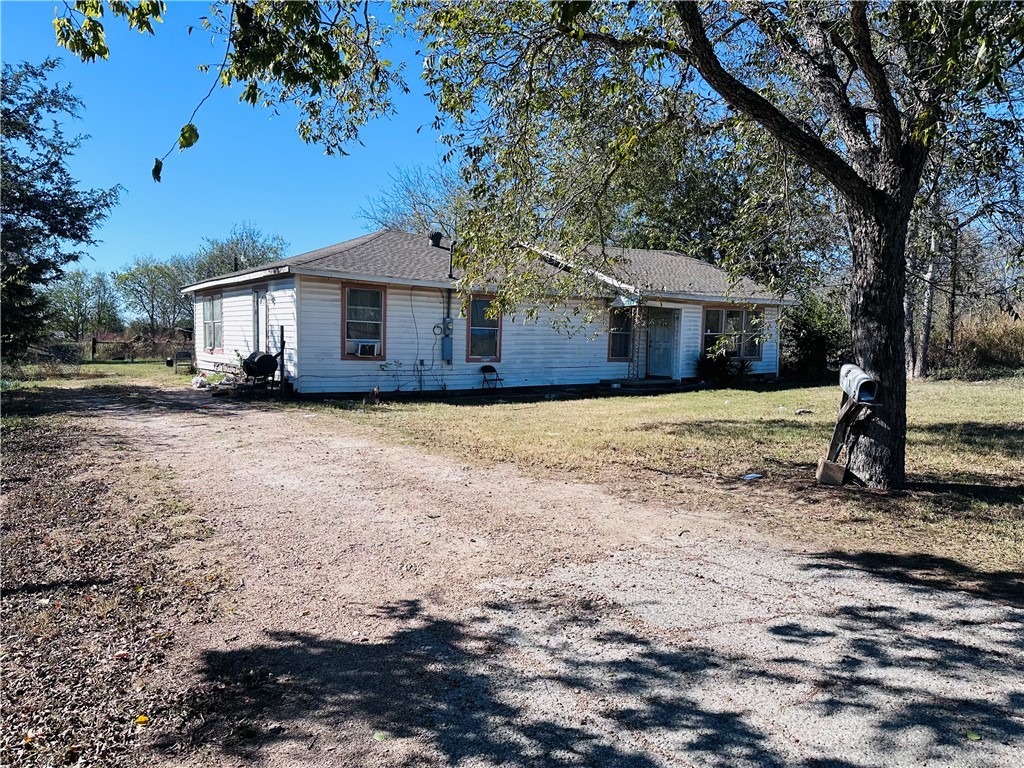 Ranch-style house with a front lawn