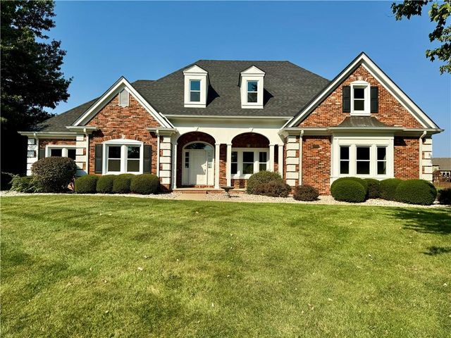 $589,900 | 4605 Manor Drive | St. Joseph