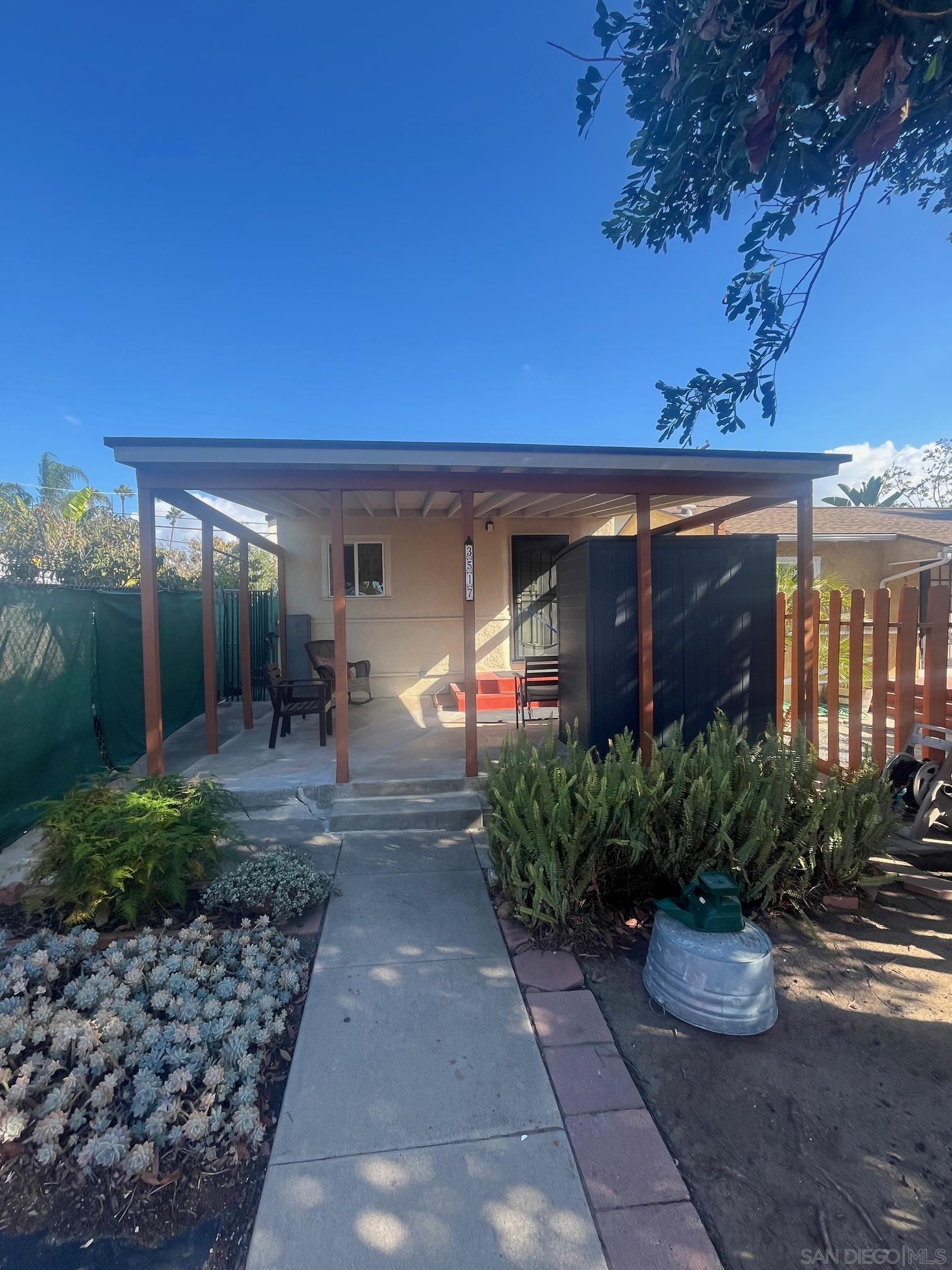 a view of a back yard of the house