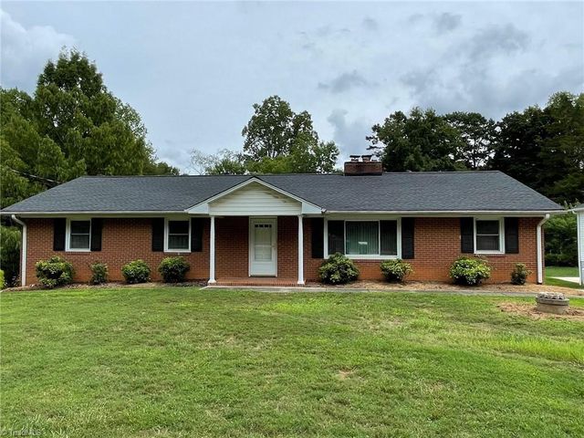 $324,900 | 2733 Knob Hill Drive | Clemmons