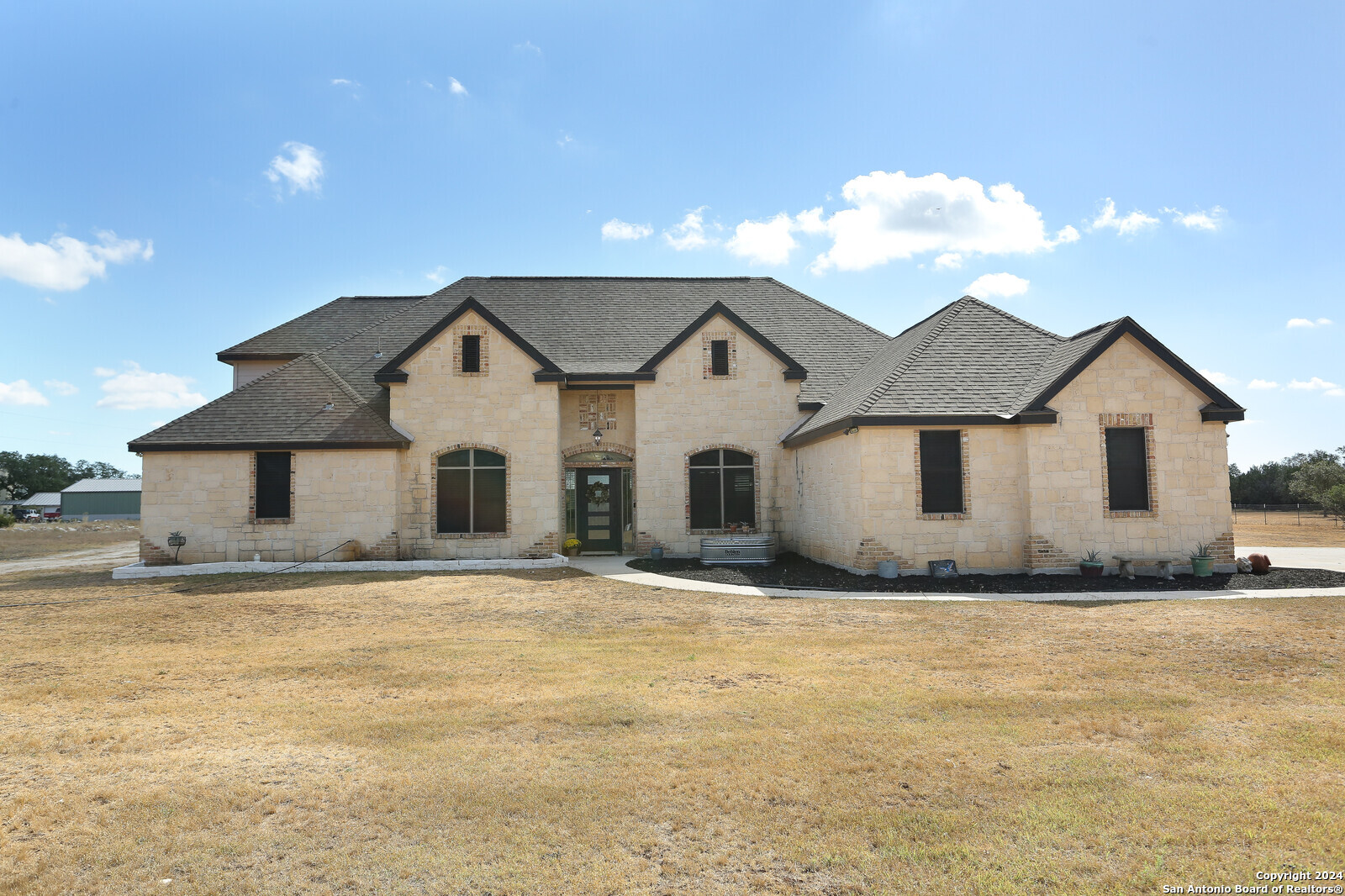 a view of a house with a yard