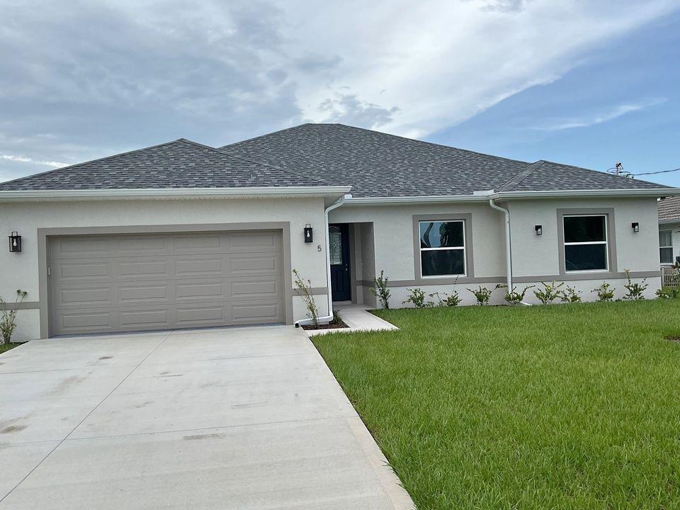 a front view of house with yard